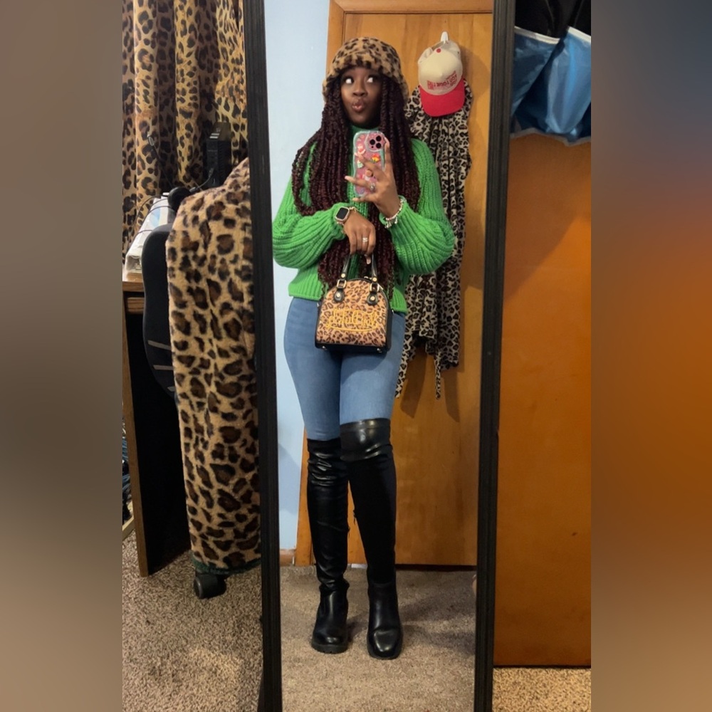 ✨Welcome To My Closet✨ - Picture 16 of 17